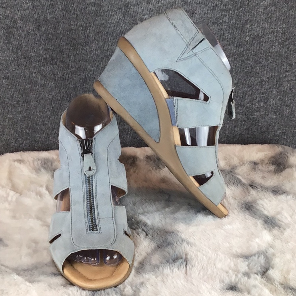 Earth Dusty Blue Suede Wedge Peep Toe Zip Front Sandals Sz 8 B